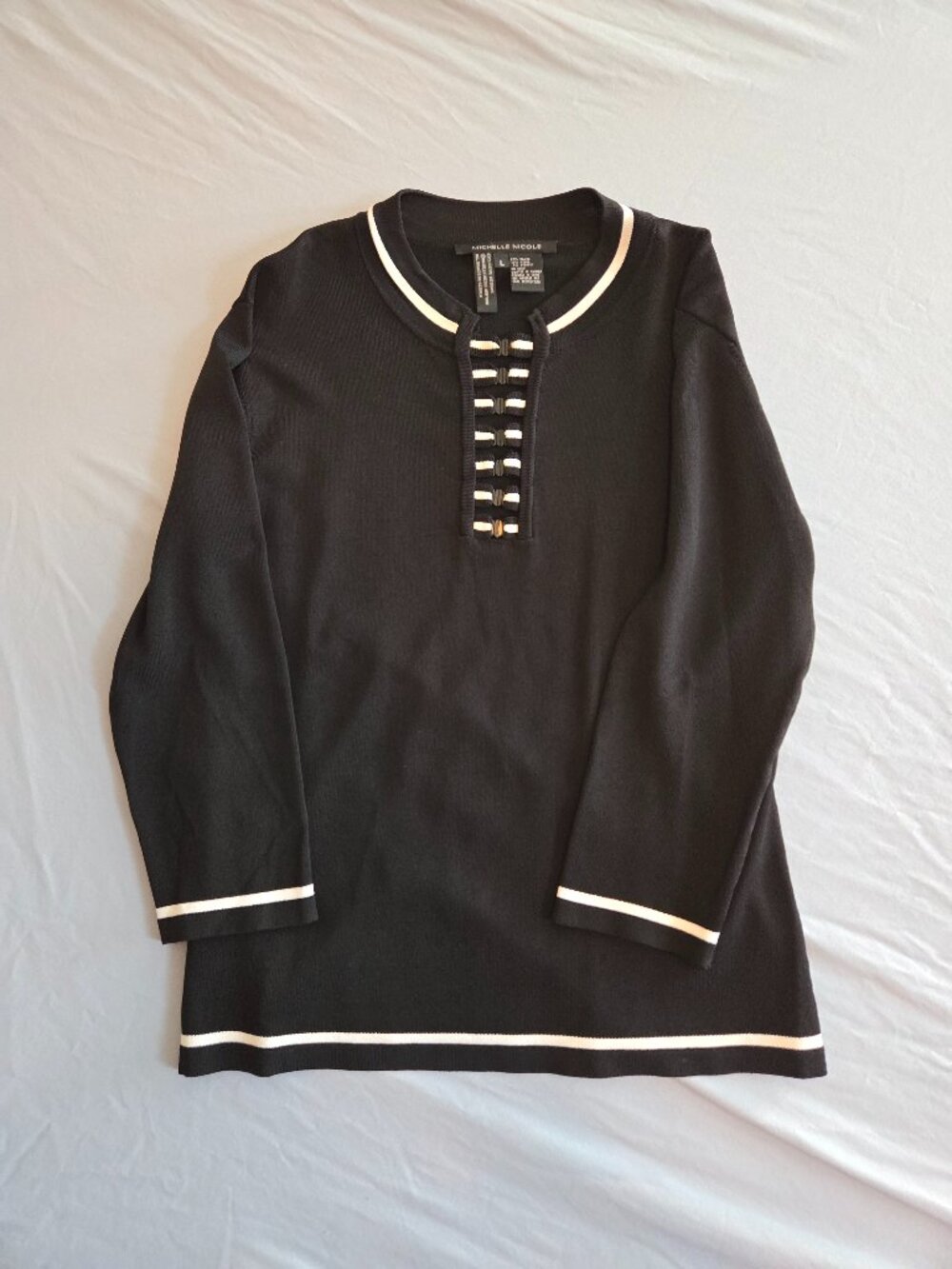 Michelle Nicole Women's Large Black and White Sweater